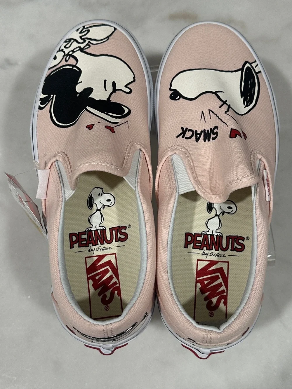 Vans Kids Peanuts Slip-On Sneakers in Light Pink with Snoopy & Lucy size 6